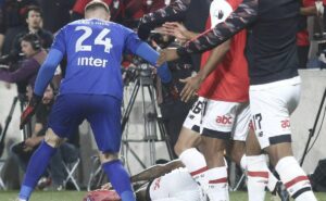 agressão: goleiro do athlético foi expulso e torcedores elogiam welllington