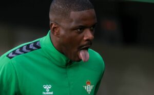 augusto melo estuda contratação após willian carvalho, do bétis esp, ser oferecido ao corinthians