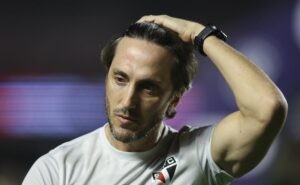 zubeldía recusa lateral esquerdo de rival oferecido ao são paulo para vaga de welington