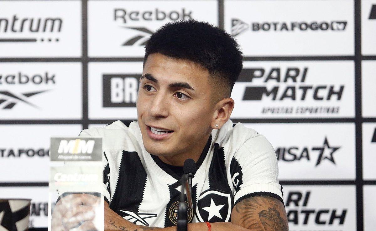 thiago almada foi apresentado ao botafogo, porém data de estreia é uma incógnita