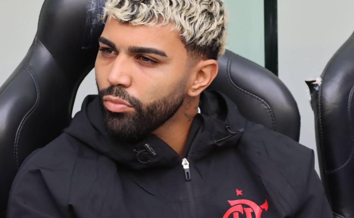 câmeras flagram gabigol revoltado e pedido de expulsão em flamengo x palmeiras para raphael veiga