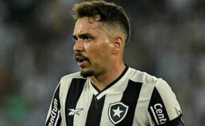 eduardo pode não jogar mais pelo botafogo: cirurgia deixa meia fora por cinco meses