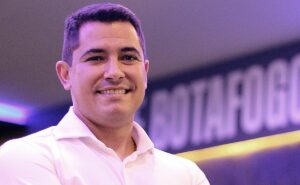 pedro martins é apresentado no botafogo e não esconde a expectativa para temporada: “pensando muito grande” 