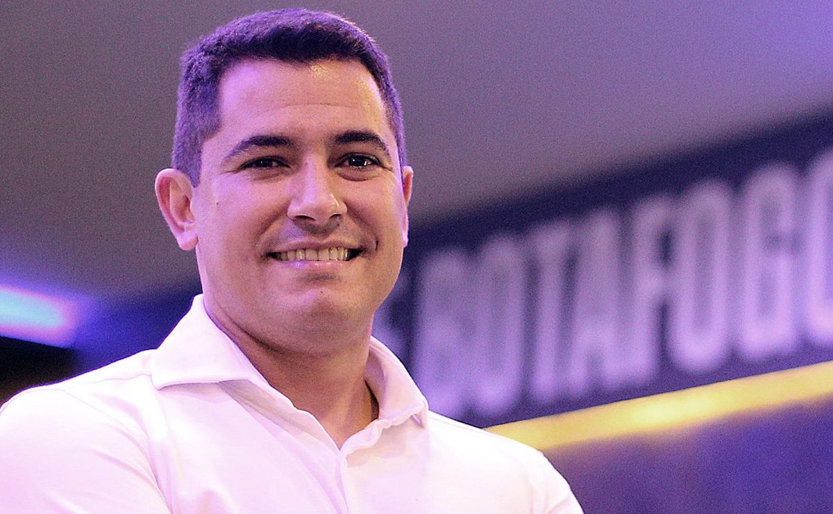 pedro martins é apresentado no botafogo e não esconde a expectativa para temporada: “pensando muito grande” 