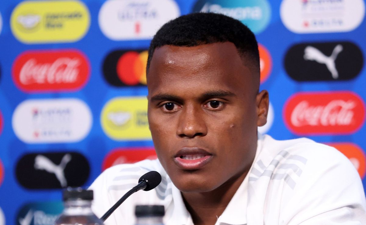 arias quer sair do fluminense e toma decisão sobre vestir a camisa do flamengo