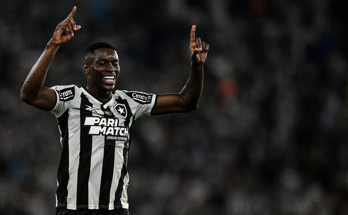 botafogo vence atlético mg em noite de golaços e cola na liderança; confira as notas