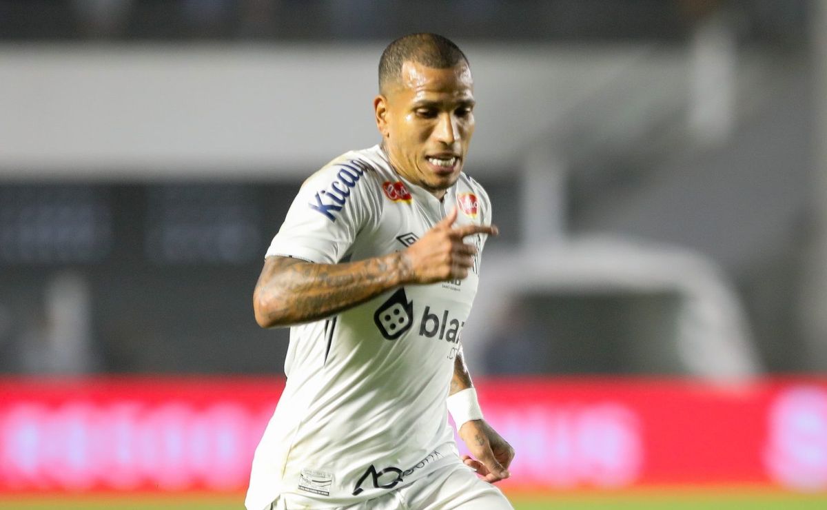 com muita precisão, otero foi fundamental para a goleada do santos