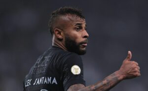 alex santana estreia pelo corinthians contra o criciúma e termina como líder de desarmes