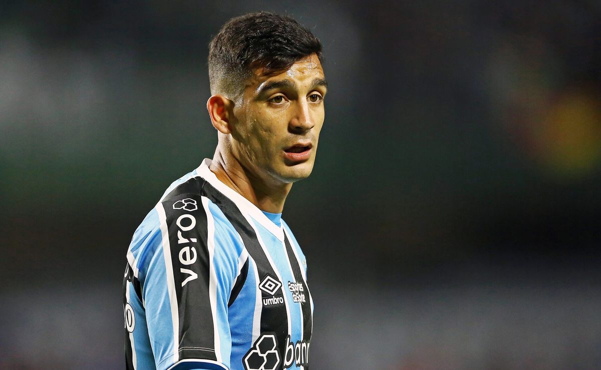 reserva de cristaldo: grêmio encaminha contratação de novo camisa 10 após fechar com arezo