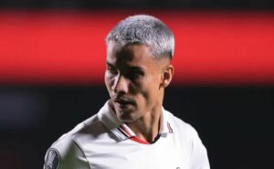 são paulo bate athletico pr fora por 2 a 1 e se firma no g 4 do brasileirão série a