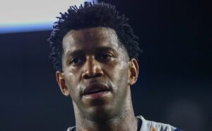 aposentadoria: diretoria do santos toma decisão sobre gil e vai tentar ficar com o zagueiro para 2025