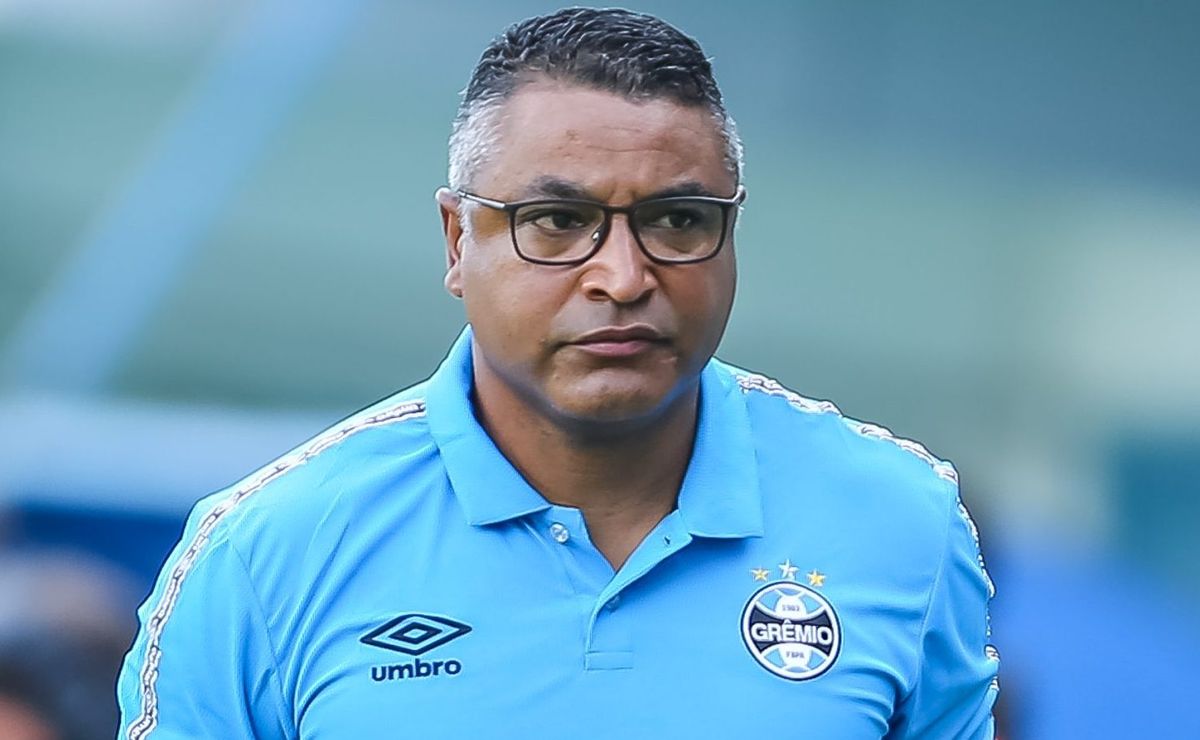 roger machado deve ser eliminado da calçada da fama do grêmio, alerta conselheiro