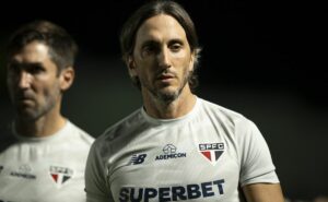 luis zubeldía tem dúvidas para definir o ataque do são paulo para partida contra bragantino no brasileirão
