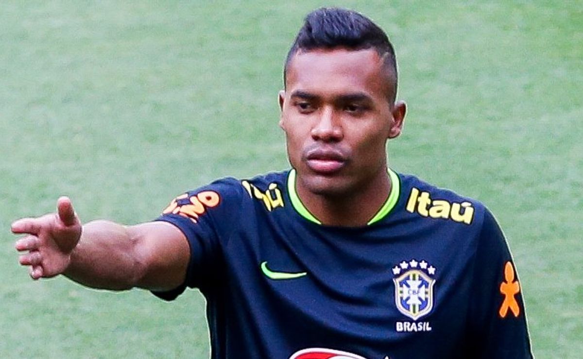 negociação encaminhada foi confirmada pelo empresário e alex sandro não vai jogar pelo são paulo