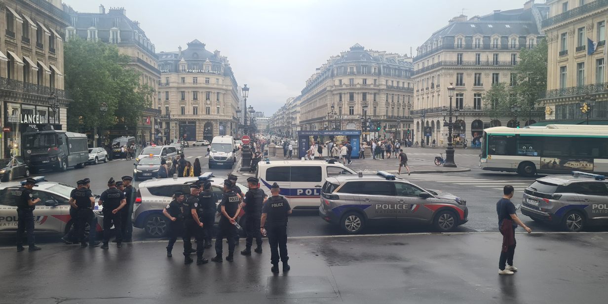 paris 2024 tem festa de abertura no rio sena, mas com segurança forte e acesso controlado