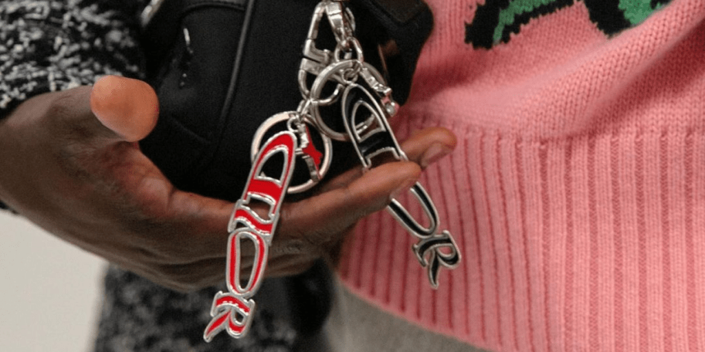 lewis hamilton é novo embaixador da dior e cria coleção de roupas da marca