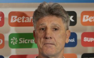 renato rebate pergunta de jornalista em grêmio x bahia: "não vem discutir futebol comigo"