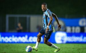 edenilson perde pênalti para o grêmio e vira piada após eliminação na copa do brasil: "maior pipoqueiro da história"