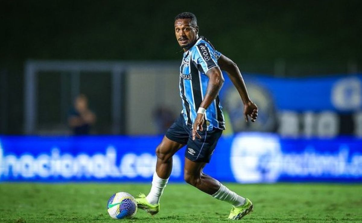 edenilson perde pênalti para o grêmio e vira piada após eliminação na copa do brasil: "maior pipoqueiro da história"