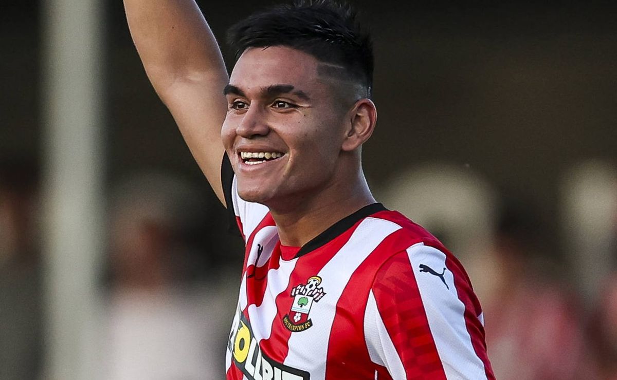 carlos alcaraz está a um passo do flamengo após decisão do southampton ing neste domingo (18)