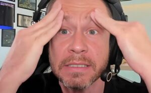 tiago leifert fica indignado com pênalti não marcado para palmeiras e ironiza john textor