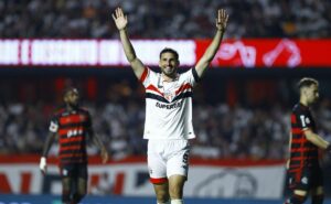 com gol de calleri, são paulo derrota o flamengo no morumbis pelo brasileiro