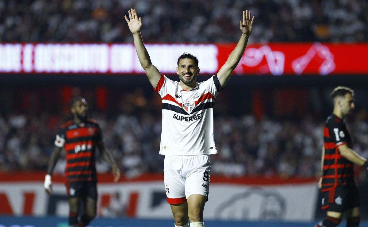 com gol de calleri, são paulo derrota o flamengo no morumbis pelo brasileiro