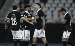 vegetti explica gol polêmico do vasco sobre fluminense: “bola pegou na…”