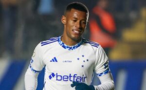 venda de arthur gomes faz cruzeiro tomar medida drástica e atacante é cortado contra o atlético/go
