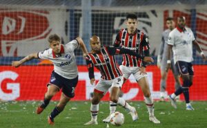 são paulo decepciona torcida com atuação fraca, mas arranca empate sem gols contra o nacional