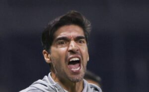 meio campista não joga mais no palmeiras de abel e venda é encaminhada