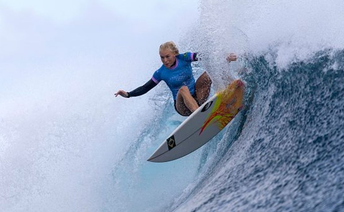 olimpíadas 2024: tatiana weston webb tem duelo emocionante e leva a prata no surfe feminino