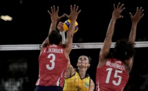 olimpíadas 2024: brasil luta, mas perde dos eua na semifinal e adia sonho do tri no vôlei feminino