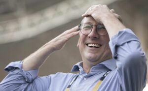 john textor faz proposta e complica ao palmeiras na contratação de alex sandro