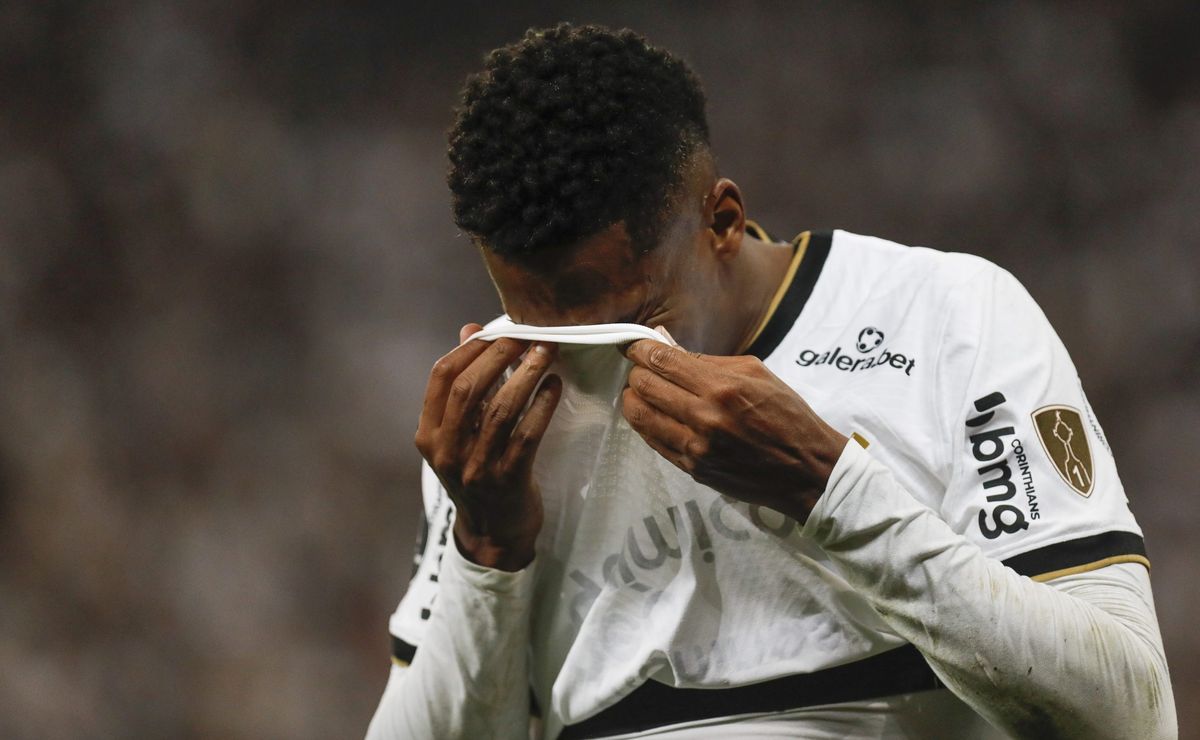 ex corinthians, jô rescinde contrato com o amazonas por conta de problemas pessoais 