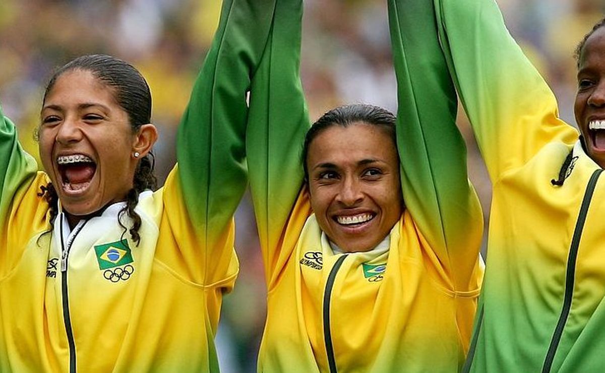 seleção feminina pode manter tradição nas olimpíadas: brasil sempre conquistou medalha no futebol no século