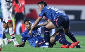 izquierdo: médico da conmebol revela como foi o atendimento ao zagueiro ainda em campo