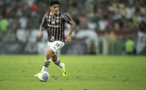 cano pronto para o clássico, mas a escalação é incerta; mano menezes decide