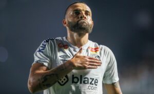 santos e sport se enfrentam pelo acesso e ninguém leva a melhor