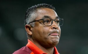 associação de árbitros deve tomar medidas cabíveis contra roger machado, técnico do internacional