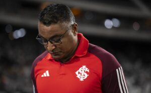 roger machado lamenta derrota do internacional para o lanterna do brasileiro: “jogo de nível abaixo”