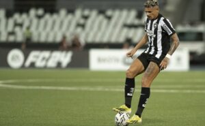 desfalque de tiquinho soares complica o botafogo para o duelo contra o palmeiras