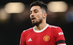 alex telles é aprovado para voltar ao brasil e jogar em rival do grêmio