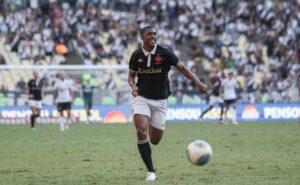 vasco negocia saída de rayan com o futebol europeu e define moldes  