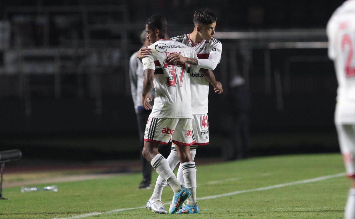 real murcia contrata meia do são paulo e quer mais 2 além de palmberg