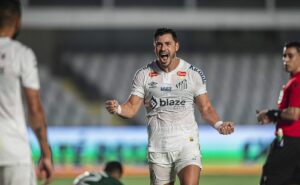 santos decide pela saída de giuliano e contrato do meia não será renovado 