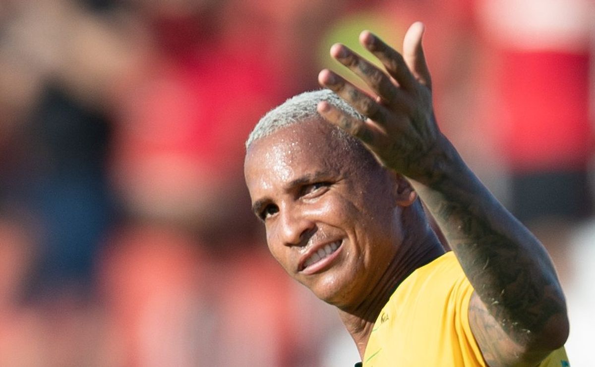 reações da web: torcida do atlético mg vai à loucura com a chegada de deyverson