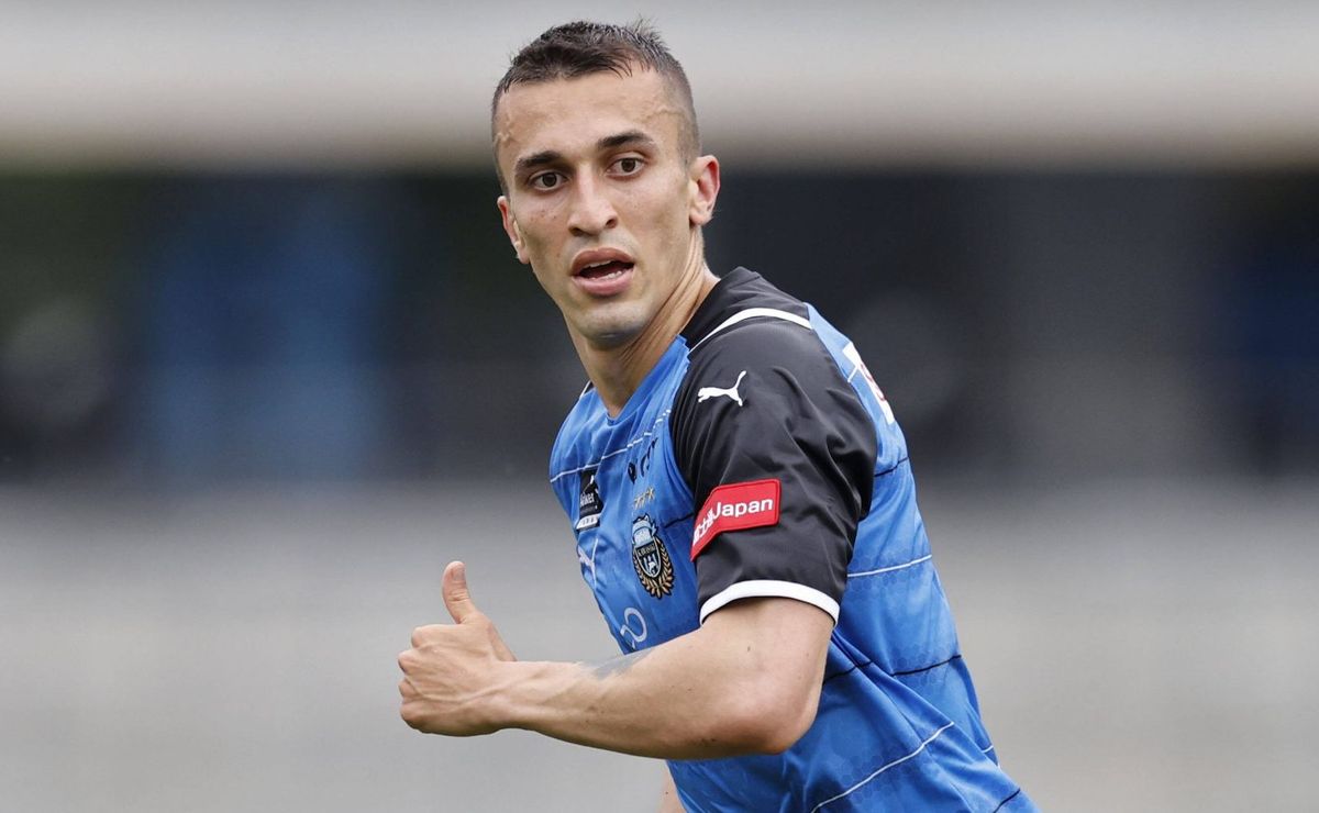 joão schmidt de saída? santos avalia troca com corinthians por pedro raul, diz setorista