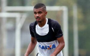 internacional encerra contratações no mercado após chegada de clayton sampaio