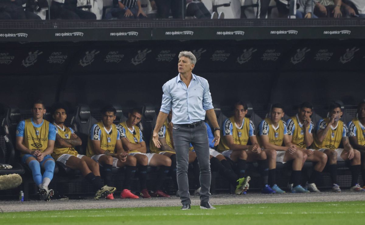 substituições no grêmio causam revolta torcida sobre trabalho de renato gaúcho: “burro”